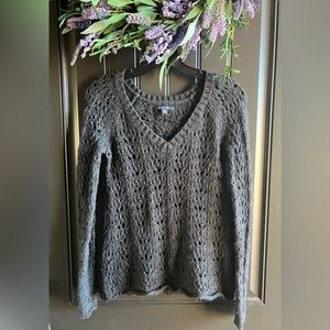 🔥AMERICAN EAGLE OUTFITTERS Loose knit V-neck sweater top size XS